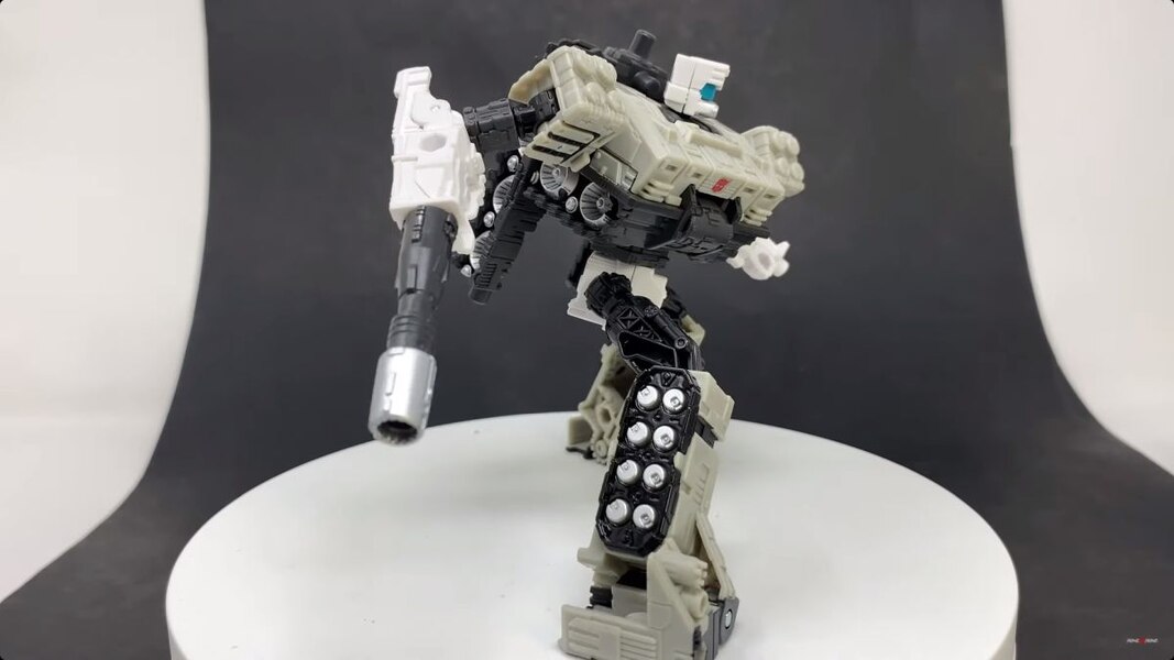 Transformers Kingdom Slammer In Hand Images  (16 of 20)